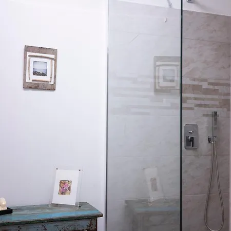 Monti & Gallery In *