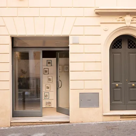 Monti & Gallery In *